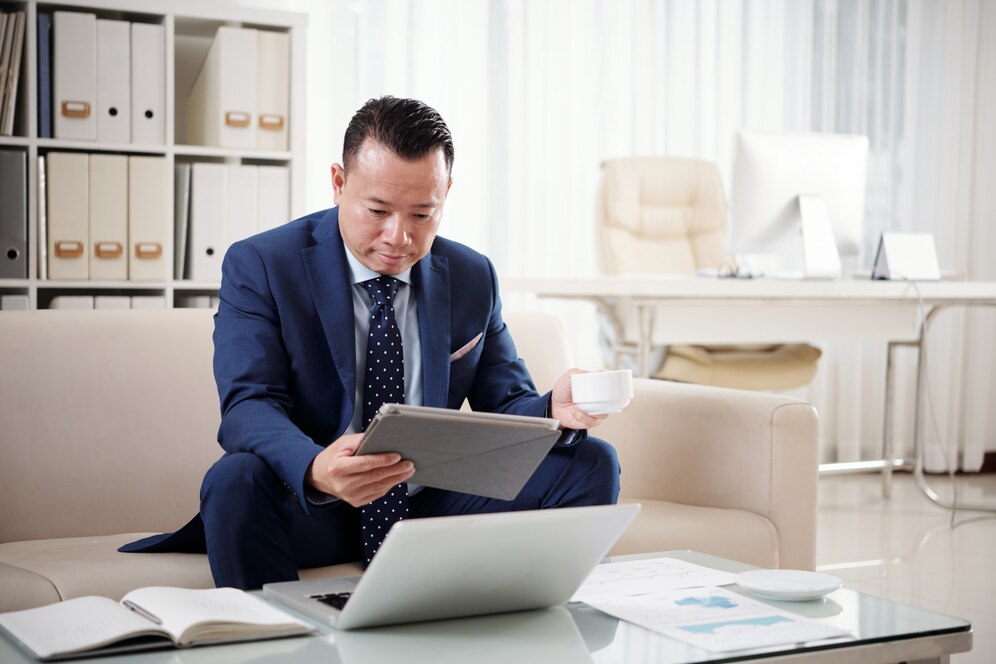 Chief Executive Officers (CEOs) and Chief Financial Officers (CFOs) Salaries in 2025: An In-Depth Analysis
